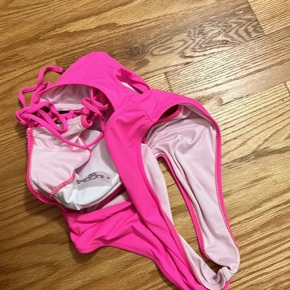 Meyeeka size medium hot pink bathingsuit​​​​​​ - Picture 5 of 6